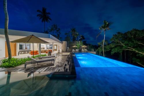Treetop Vibes - Designer Villa Overlooking Ubuds Green Canyon