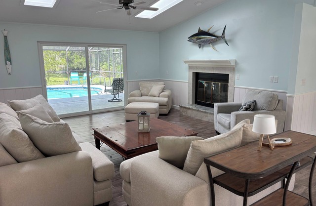 Tremendous 3-bedroom pool house in Homosassa 2600 sq ft executive home.