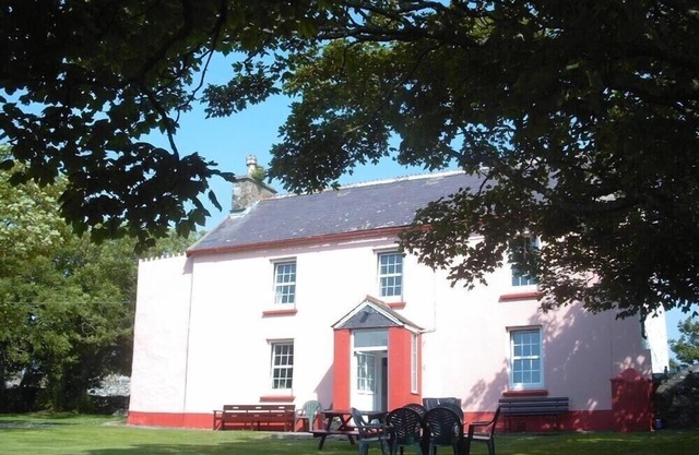 TREMYNYDD FAWR, pet friendly, country holiday cottage in St Davids