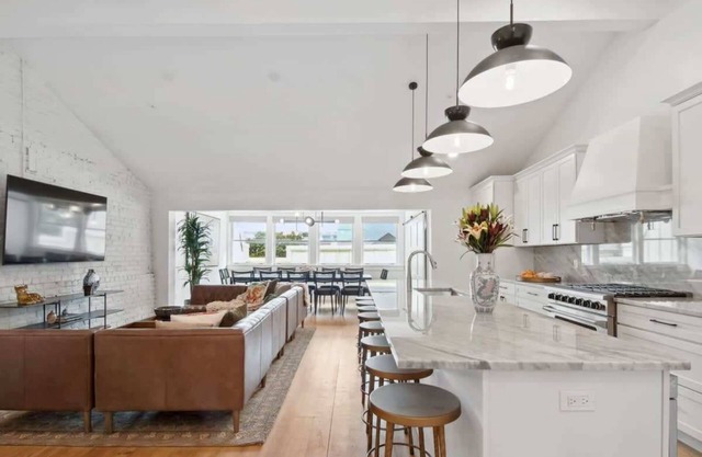 Trendy CBD Condo | Near French Quarter