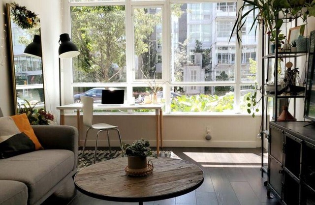 Trendy Vancouver Townhouse Near Downtown w/Parking & Gym