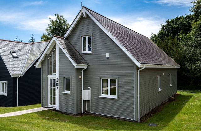 Trewhiddle Villa 27 - a trewhiddle that sleeps 6 guests in 3 bedrooms