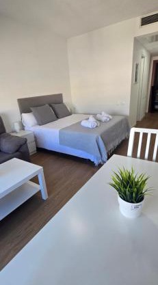Triana Apartahotel