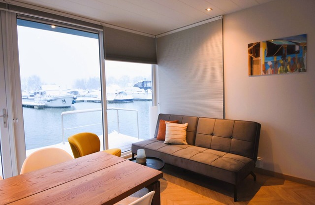 Trinidad | Luxury Houseboat in Maastricht | 4+1