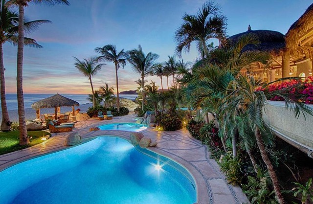 Tropical Beachfront Villa with Sensational Privacy & Exclusivity