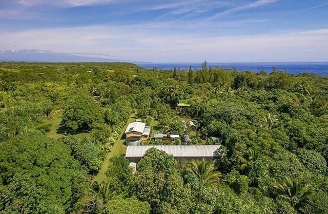 Tropical Garden Cottage near Ocean and Ponds