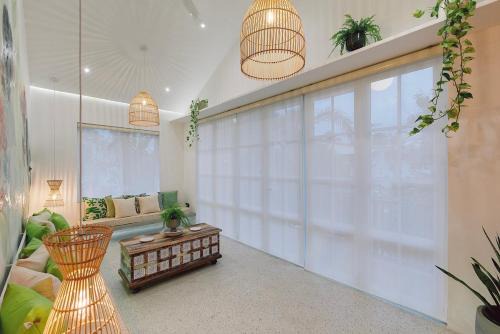 Tropical Loft Living In Colombo 6