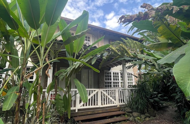 Tropical Mansion for up to 10 People (Exclusive Villa)