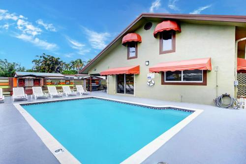 Tropical Oasis 6BR & 4BR Villa Heated Pool & Billiard Room