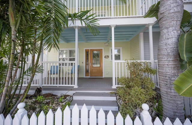 Tropical Oasis in the Truman Annex with a private poolnn