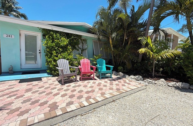 Tropical Oasis Home in Key Colony 3 bedrooms 2