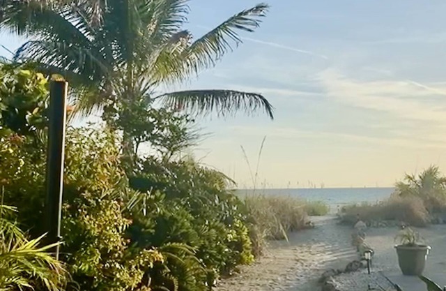 Tropical Paradise Cottage on the Beach VRC17-000167