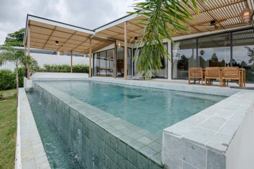 Tropical Peaceful Poolside Retreat by Sea N' Rent