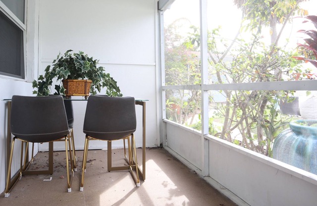 Tropical Retreat ** 2 BR ** Singer Island