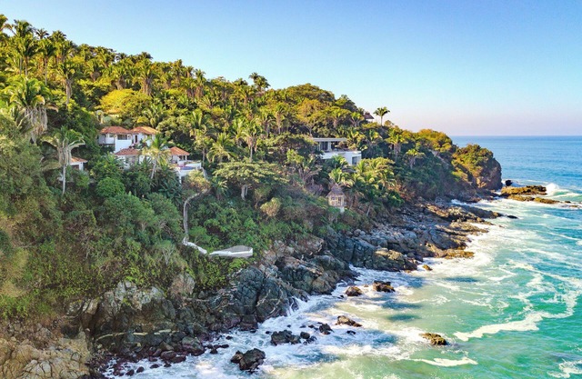 Tropical villa with spectacular ocean and jungle views