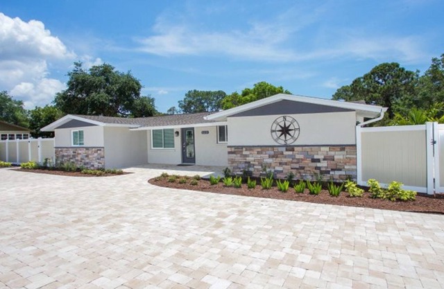 Tropical Waterfront Oasis - Pool, kayak dock, beautiful view