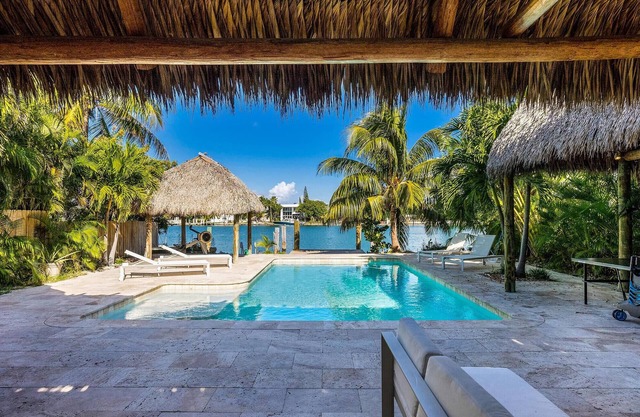 Tropical Waterfront Retreat in Miami Beach: Your Ultimate Vacation Escape