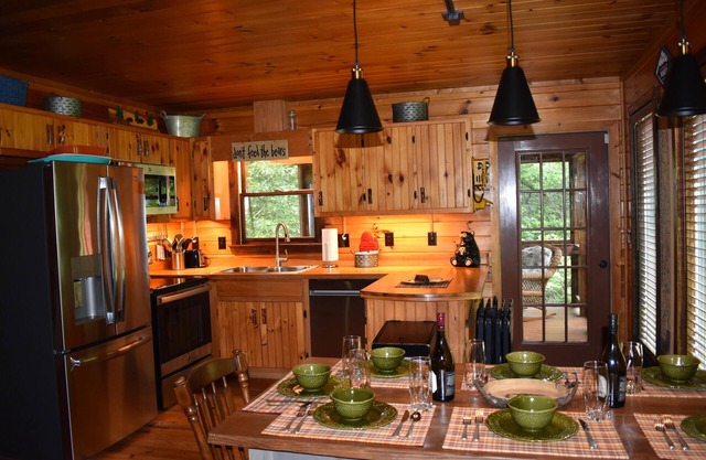 Trout Creek Lodge - stunning North Georgia creekfront near Springer Mountain.