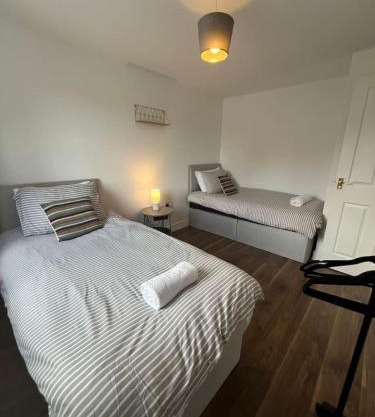 Trowbridge House Long Stays Free Parking and Wifi