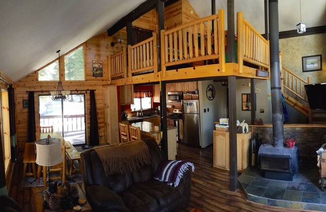 Truckee Adventure Cabin near Resorts + Restaurants