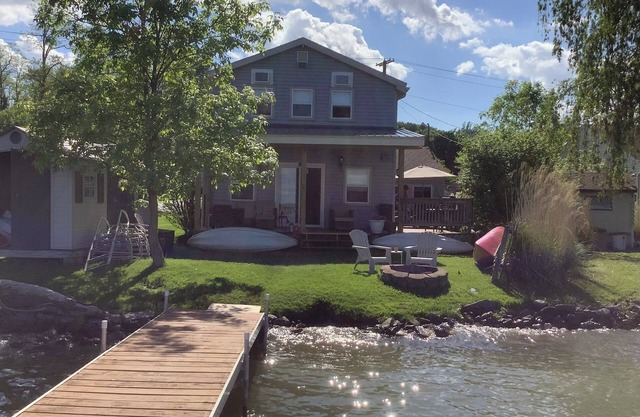 True lakefront! New October openings … C/Air, kayaks, fishing. Pontoon optional.