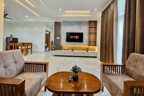 TrueLife Summit Suites - Breakfast Included - Best Location - Modular Kitchen - Super fast WiFi, 55 Smart TV, 250 Airtel Channels - RO water system - Easy access to all Temples - Top service with lots of love