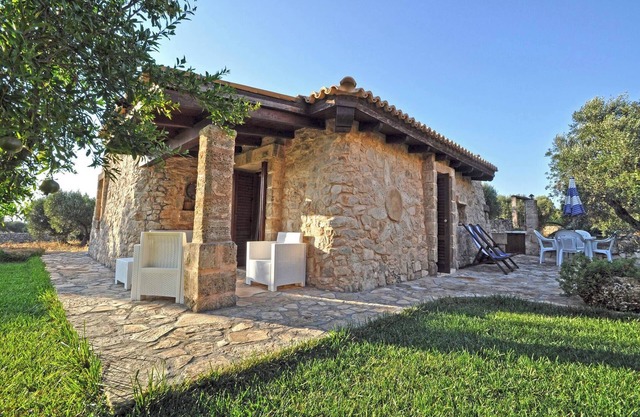 Trullo dei Beneficati a pochi metri dal mare