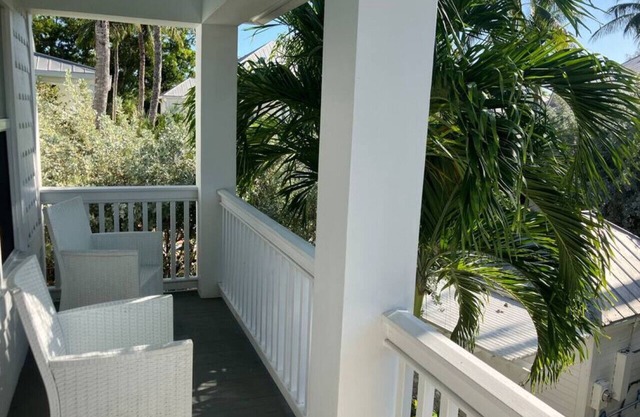 Truman Annex Townhome w/pool Key west