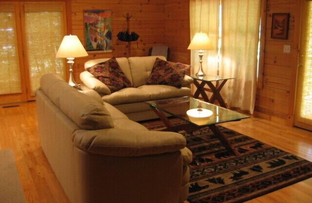 "Tsunaga" Cabin on Neals Creek
