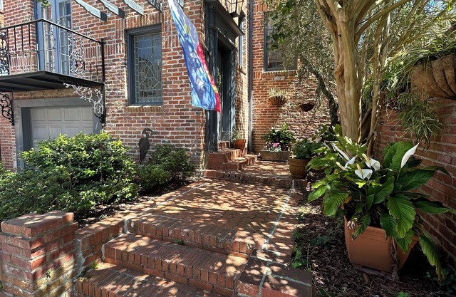 Tucked away historical townhome central to downtown New Iberia's Main street!