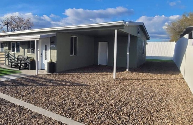 Tucson Gem - Serene 2 BR/1BA Home with All Comforts;