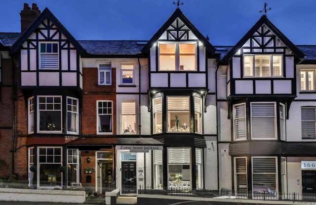 Tudor House Holidays - The Apartment for 2 People
