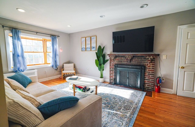 Tufts 4BD/2BA - 5.MIN to Harvard&Boston/Free Parking/Walk to Subway