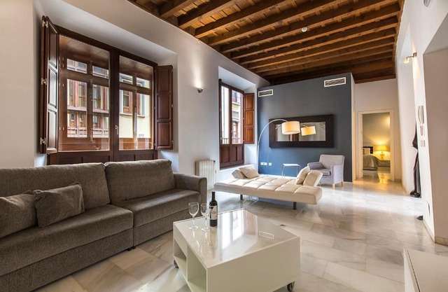 tuGuest Elvira Suites