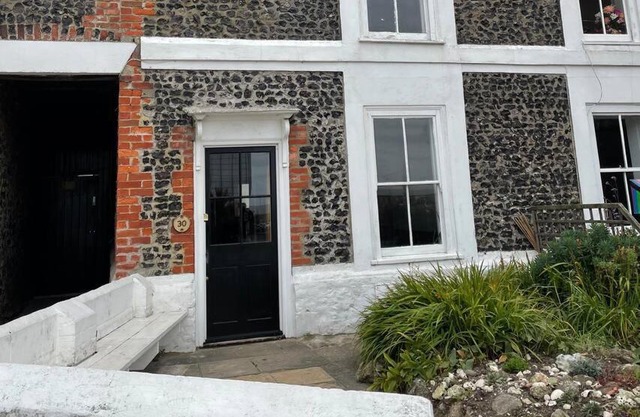 Turner Cottage - 3 bed with a View of the Harbour