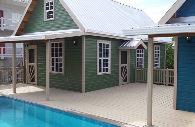 Turtle Cottage with a pool