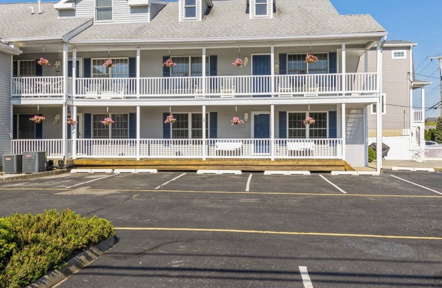 TURTLE COVE AT RUNAWAY BAY! FULLY RENOVATED 2 BED 1.5 CONDO 1 BLOCK FROM BEACH!