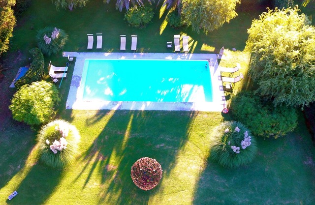 Tuscan farmhouse between nature and contemporary art