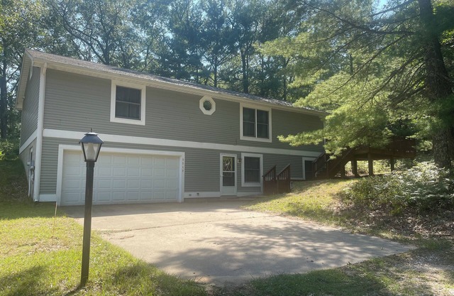 Tween Town N' Water 3 bedroom, 3 bathroom near Pentwater