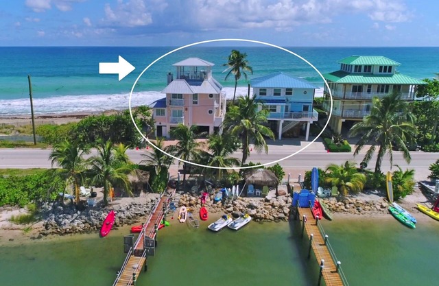 Twin Beaches: 2 houses ON the ocean/ON the river +Private Docks,Hot Tubs & More!