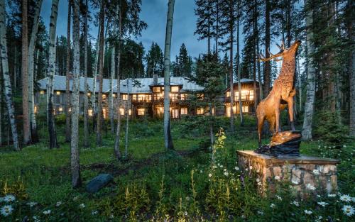 Twin Elk by Exceptional Stays