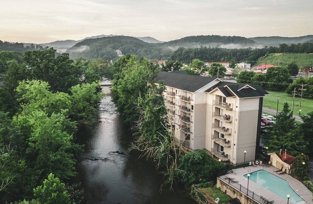 Twin Mountain Inn & Suites
