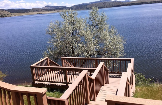 Twin Peaks Lakefront Property 4200 sq ft.