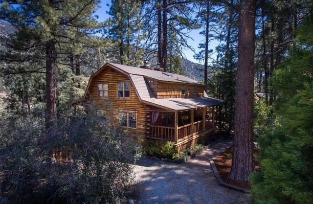 Twin Pines Getaway-Authentic Log Cabin with Lake and Golf Course Views
