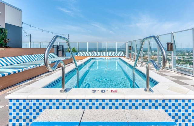 TWO 800 Tower CozySuites w/sky pool, lounge! 21FL