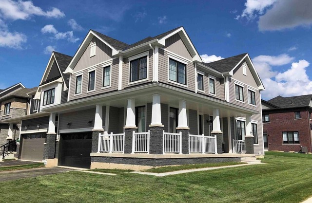 Two Adjacent Modern Homes in West Niagara Sleep 16