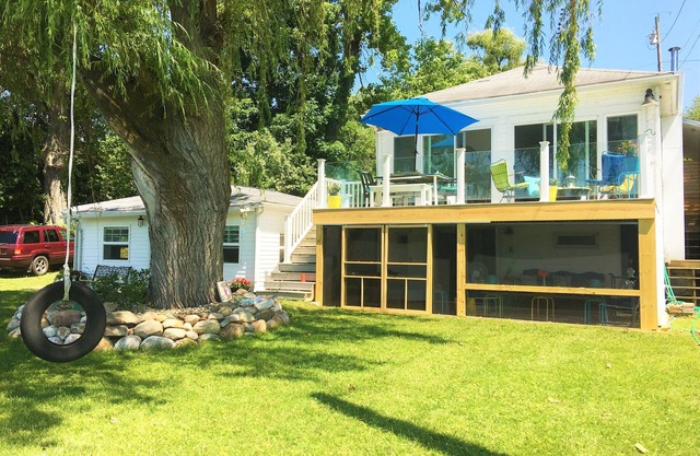 TWO Adorable Waterfront Cottages on Beautiful all sports Paradise Lake