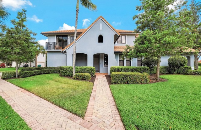 TWO BEDROOM 2 BATH 2ND FLOOR END UNIT IN ARTESIA-NAPLES