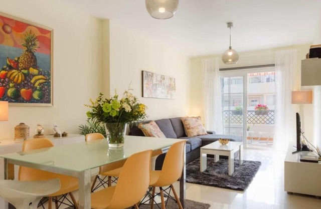 Two bedroom apt close to the City Centre and Beach