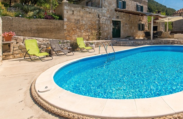 Two bedroom apartment with terrace and sea view Babino Polje, Mljet (A-19559-a)